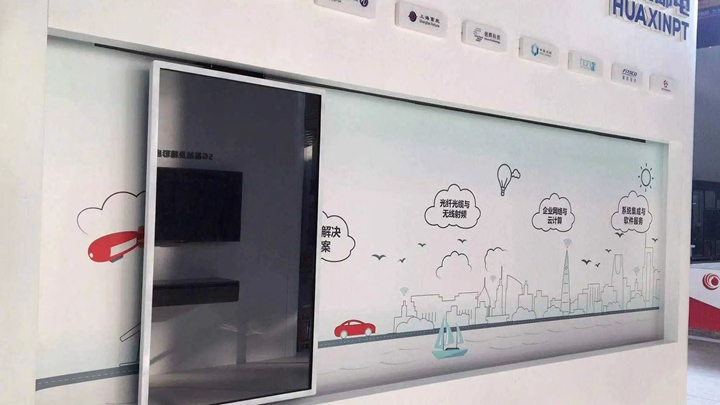 光電展廳中的滑軌屏使用效果