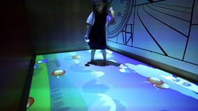 地面互動投影打造趣味游樂園
