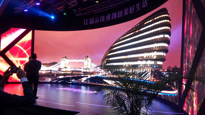 弧形LED展示舞臺搭建