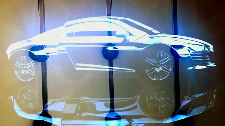 用三個全息扇展示汽車的影像效果