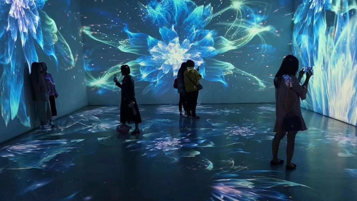 互動投影系統在展廳中使用的效果