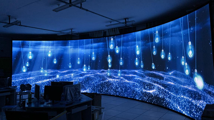 浪漫弧幕展示