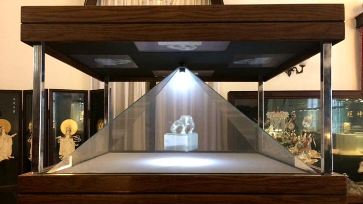 展館中的全息展柜
